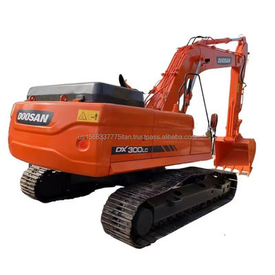 DOOSAN DX300 graafmachine met lage werktijden 0-2000 en originele hydraulische pomp