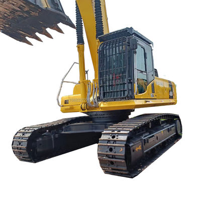 Gebruikte Komatsu PC450-7 graafmachine met een emmercapaciteit van 2M3 en originele hydraulische klep