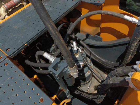 Gebruikte Hyundai 220LC-9S graafmachine met een emmercapaciteit van 1,22 m3 en een lage werktijd