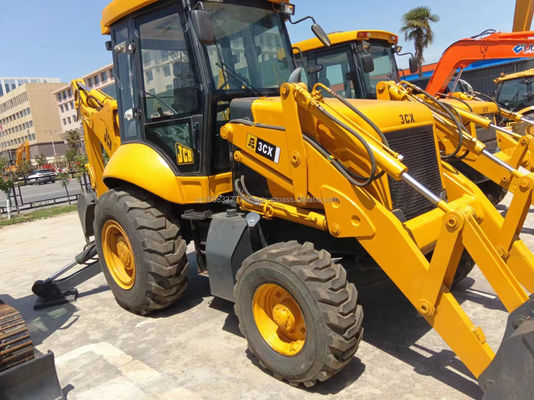 Gebruikte JCB 3CX-lader effectief en goedkoop voor bouwmaterialenwinkels