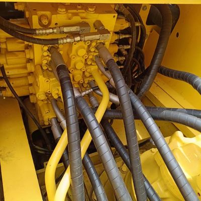 Komatsu PC220 graafmachine met 22000 kg machinegewicht en originele hydraulische cilinder