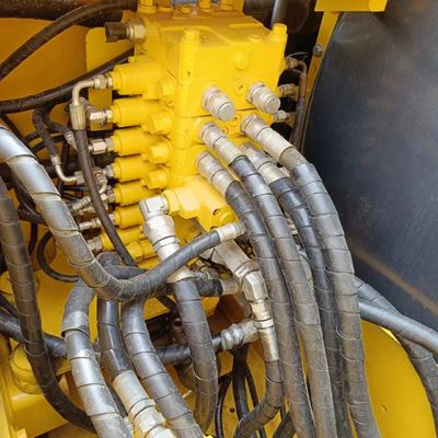 Grote tweedehands 13ton Komatsu PC130 graafmachine met originele hydraulische cilinder