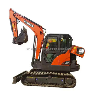 Gebruikte DOOSAN DX60 graafmachine in 2016 Jaar 0.21M3 emmercapaciteit Uitstekende efficiëntie
