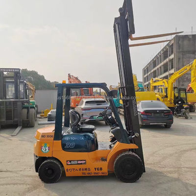 Toyota 7F30 vorklift en redelijk gebruikte machine met vorklengte 1000 mm Gewicht KG 3000 kg