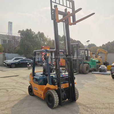 Toyota FD50 vorklift in goede staat met een bedrijfsgewicht van 3 ton in voorraad