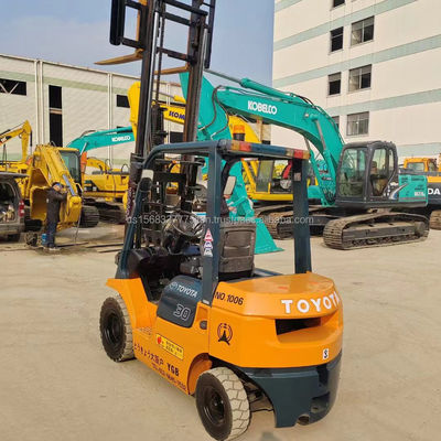 Toyota FD50 vorklift in goede staat met een bedrijfsgewicht van 3 ton in voorraad