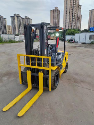 Korte werktijden Gebruikte Komatsu vorklift 3 ton met originele hydraulische klep in Japan