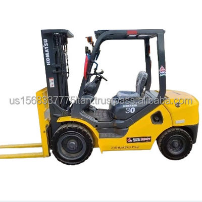 Geen Bucket Capacity Gebruikt 3 ton Komatsu Diesel Vorklift 30 met originele hydraulische klep