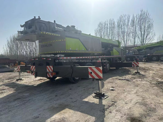 Gebruikte Zoomlion 90 ton kraan met max. hefhoogte van 4,5m en uitstekende prestaties