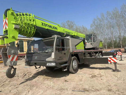 Gebruikte Zoomlion 90 ton kraan met max. hefhoogte van 4,5m en uitstekende prestaties