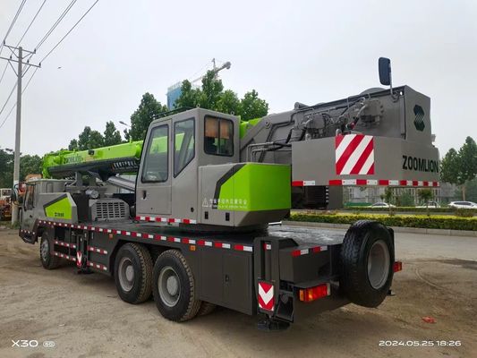 30 ton gebruikte zoomlion kraan met uitstekende prestaties en max. hefhoogte van 4,5m