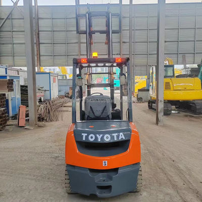 Vorkheftruck TOYOTA 8F30 voor verkoop en redelijk gebruikte dieselforkheftruck 1000MM Vorklengte