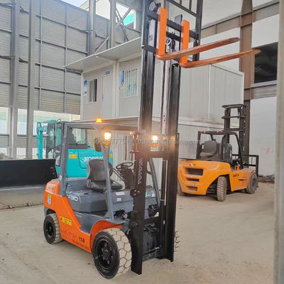 Vorkheftruck TOYOTA 8F30 voor verkoop en redelijk gebruikte dieselforkheftruck 1000MM Vorklengte