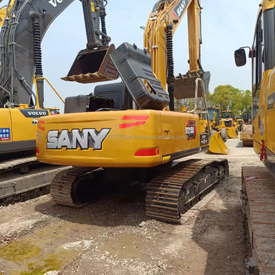 Gebruikte Sany SY215C graafmachine met een emmercapaciteit van 1,2 m3 en originele hydraulische klep