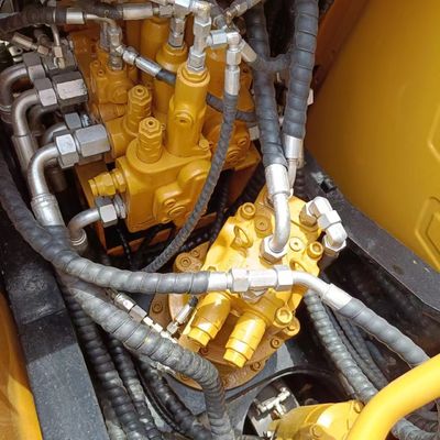 Gebruikte middelgrote graafmachine SY135 SY75 SY60 SY55 in Shanghai 73 kw Hydraulische klep origineel