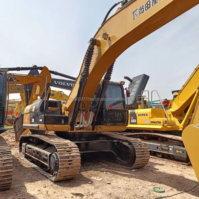 Grote bouwmachine Cat 336D met een capaciteit van 2,27 m3 en een vermogen van 324 kW