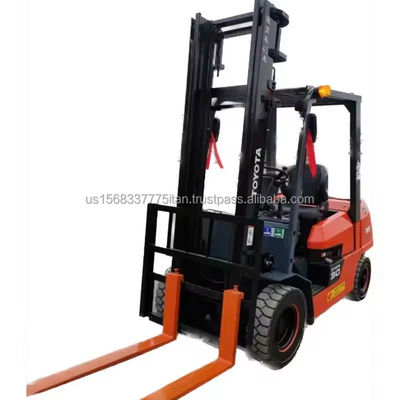 Gebouwmaterialen winkels Gebruikt 2012 TOYOTA 7F30 Diesel vorklift met en redelijk