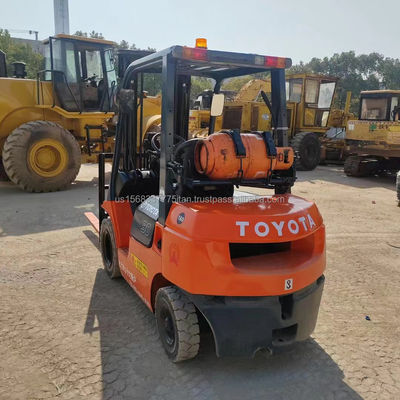 Gebouwmaterialen winkels Gebruikt 2012 TOYOTA 7F30 Diesel vorklift met en redelijk
