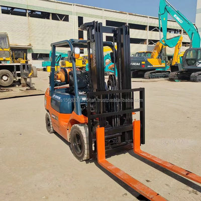 Gebouwmaterialen winkels Gebruikt 2012 TOYOTA 7F30 Diesel vorklift met en redelijk