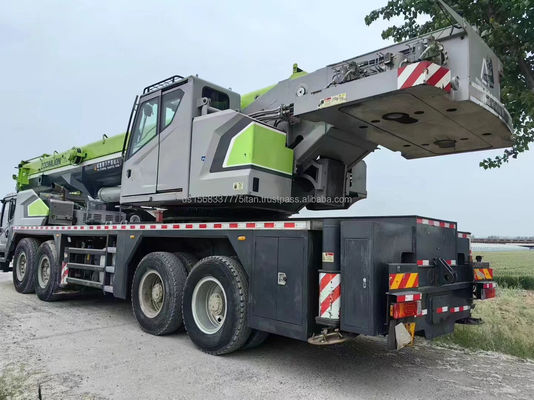 Gebruikte Zoomlion 90 ton kraan met max. hefhoogte van 4,5 m en goede hefcapaciteit