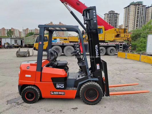 3000 kg Gewicht TOYOTA 7F30 Gebruikte Diesel Vorklift 99% 2012 Model voor grote efficiëntie