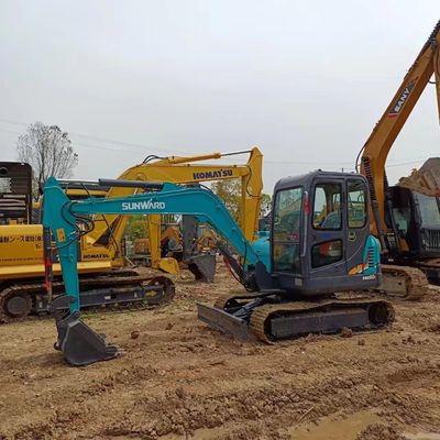 Gebruikte Caterpillar motor en Hyundai componenten op Sunward SWE60E 6 ton mini graafmachine