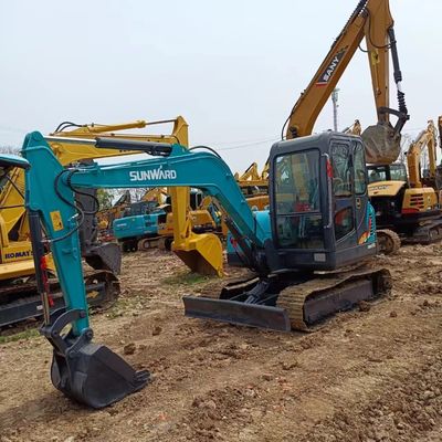 Gebruikte Caterpillar motor en Hyundai componenten op Sunward SWE60E 6 ton mini graafmachine